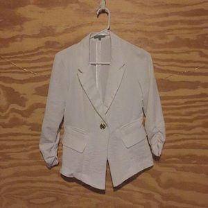 White blazer with 3/4 sleeve